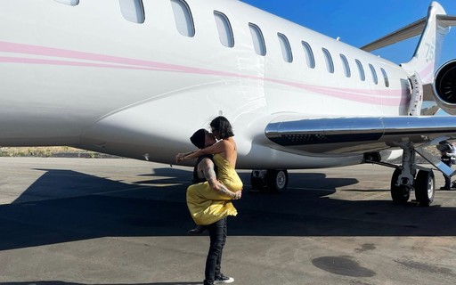 Travis Barker agradece Kourtney Kardashian ao pegar voo pela primeira vez em 13 anos