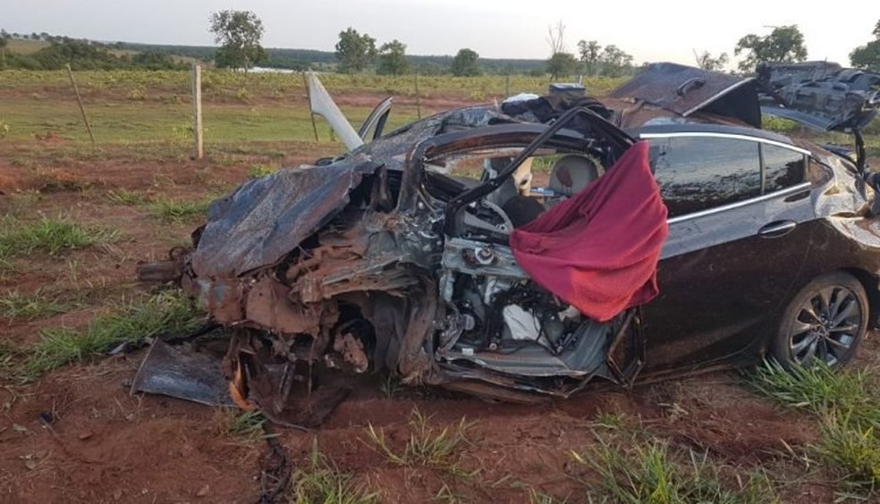 Duas pessoas morrem após carro bater em capivara e capotar várias vezes na BR-267, em Nova Andradina (MS). — Foto: Luiz Gustavo/Jornal da Nova