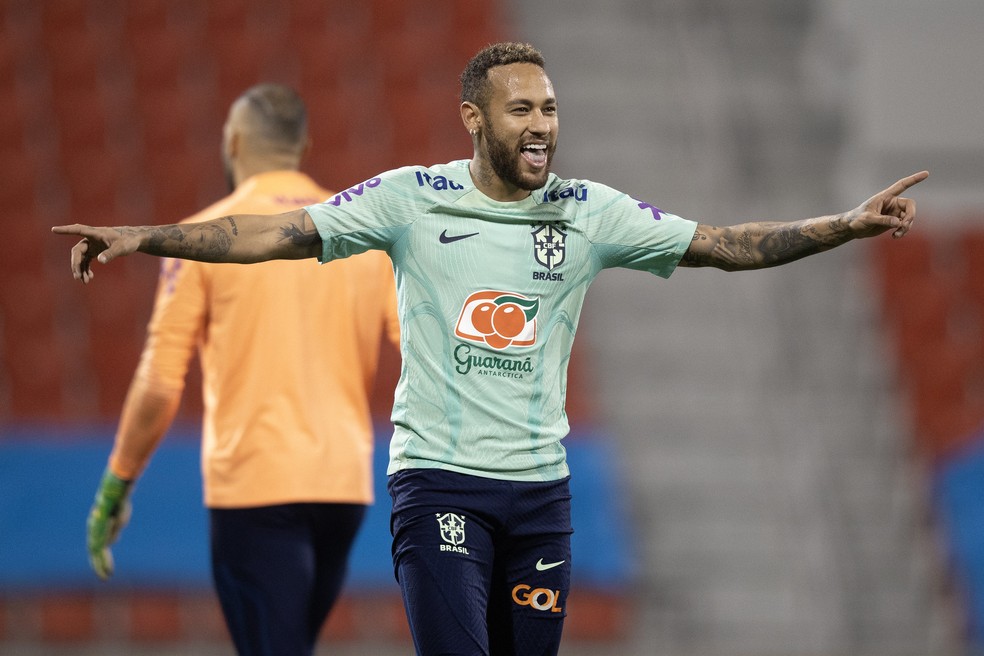 Neymar participou normalmente do treino da seleção brasileira no sábado — Foto: Lucas Figueiredo / CBF