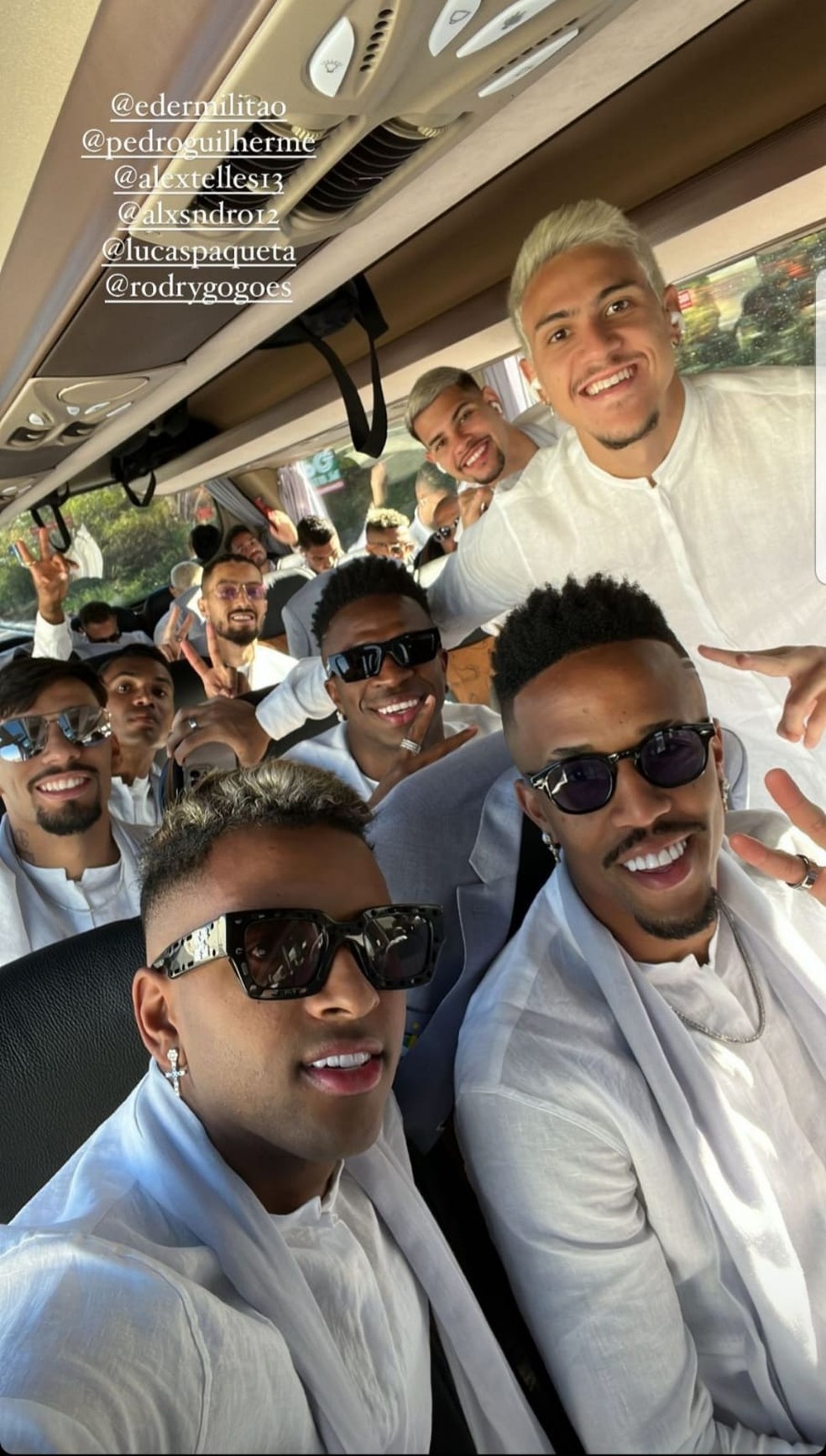 Jogadores da seleção brasileira deixam o CT da Juventus rumo ao Catar — Foto: Reprodução / Instagram