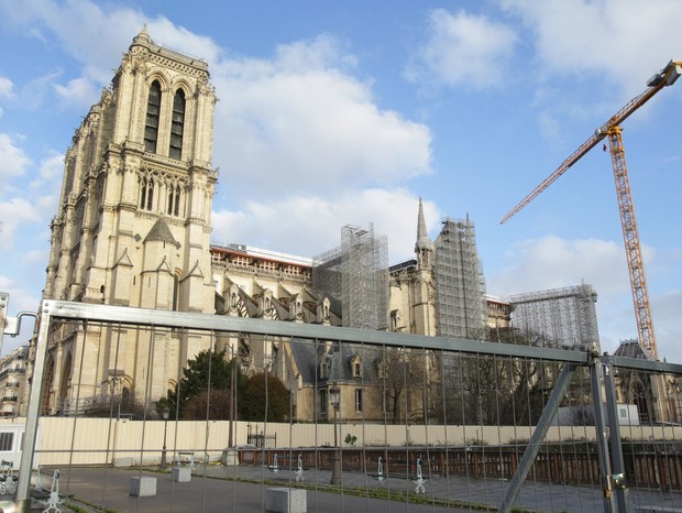 PARIS,FRANCE - A general view of right side of the Notre- Dame Cathedral during restoration works after major fire that damaged , with Gothic style from 12th Century (Architects - Pierre de Montreuil and Jean de Chelles) is UNESCO World Heritage Site in P (Foto: Getty Images)