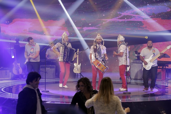 Banda fez os jurados dançarem no programa (Foto: Ellen Soares/Gshow)
