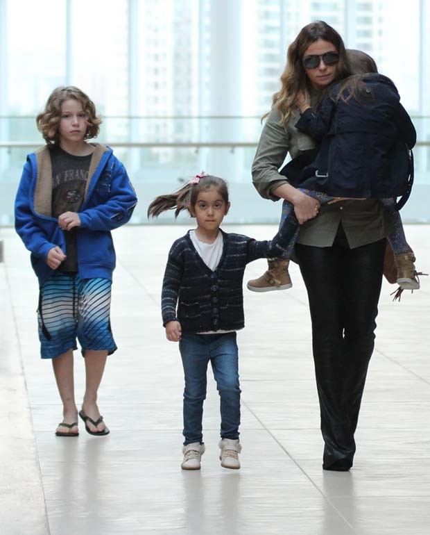 Giovanna Antonelli pega cineminha com os filhos Quem QUEM News