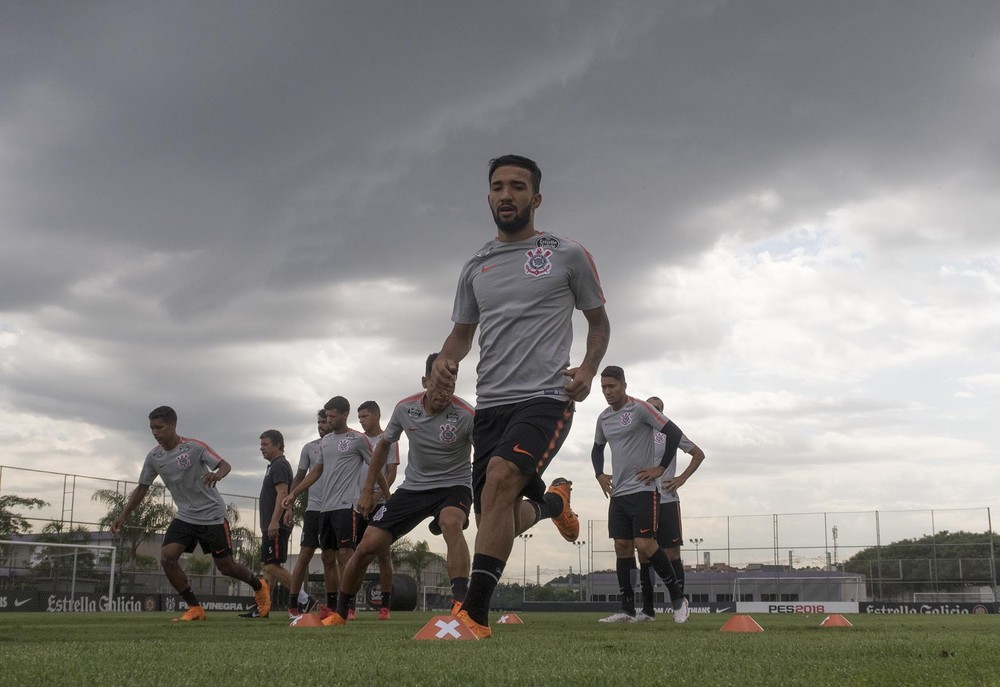 Clayson evolui no Timão e deve começar Brasileirão como titular 
