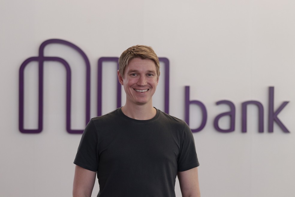 Edward Wible, fundador do Nubank, lidera os times responsáveis por desenvolver tecnologias que simplifiquem a vida dos clientes — Foto: Reprodução/Nubank 