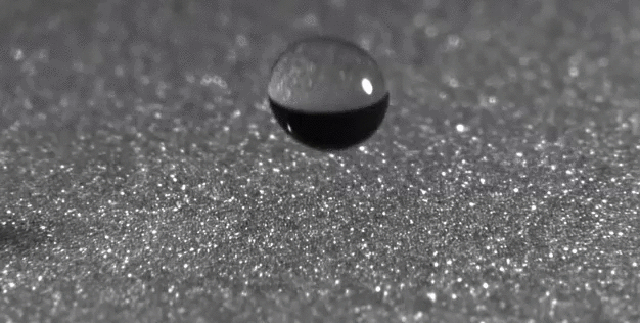 Impacto de gota d'água em slow motion mais parece o de um asteroide (Foto: Reprodução)