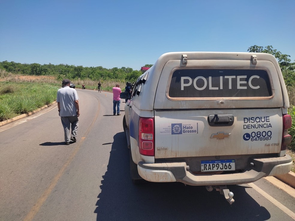 Acidente foi registrado na manhã deste sábado.  — Foto: Camila Freitag