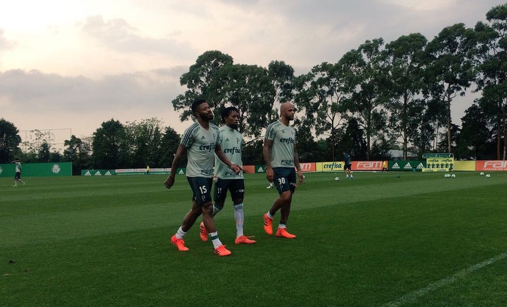  Palmeiras fecha treino por uma hora, mas Cuca dá pistas da escalação