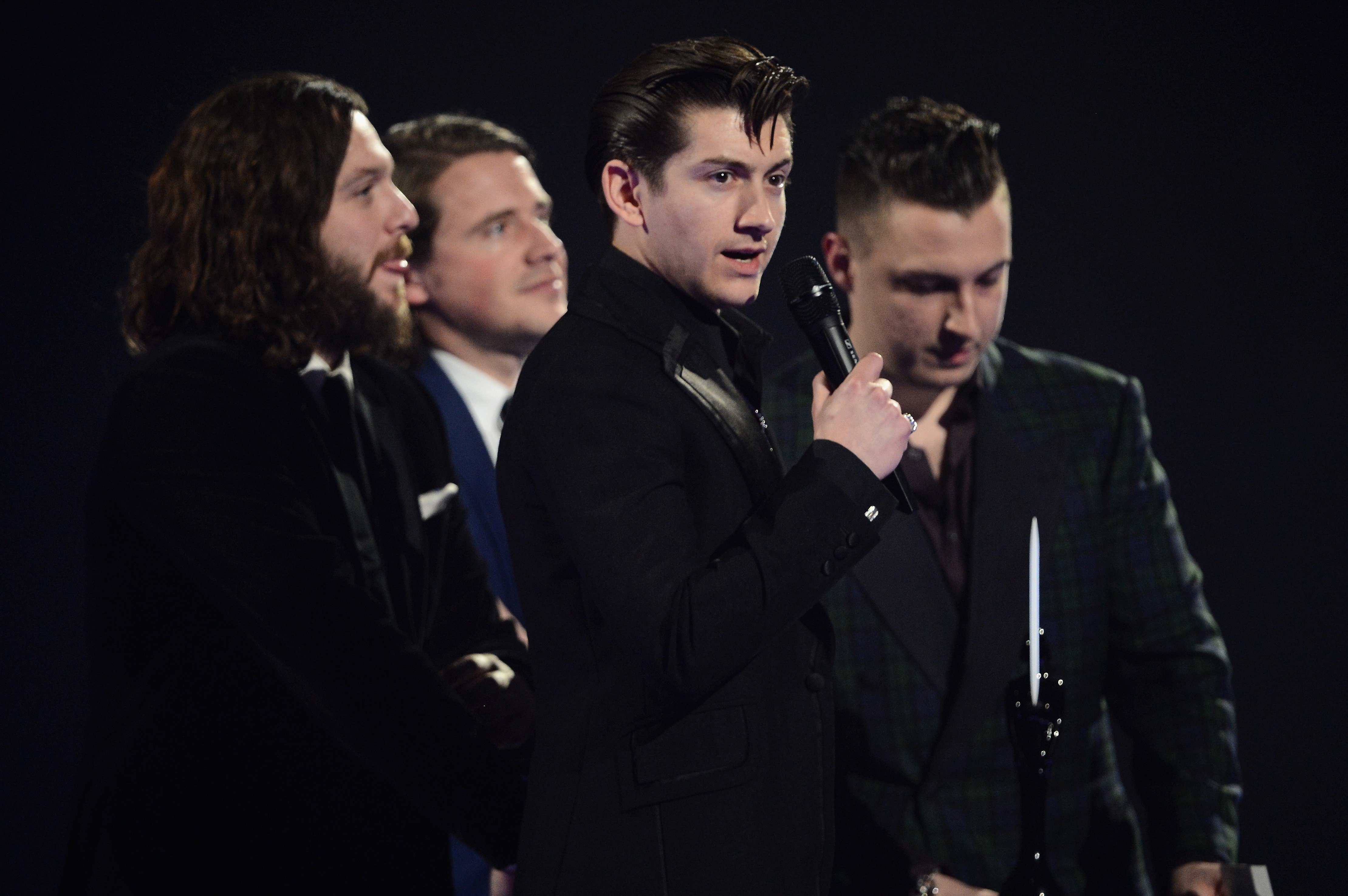 O músico Alex Turner com seus amigos de Arctic Monkeys (Foto: Getty Images)