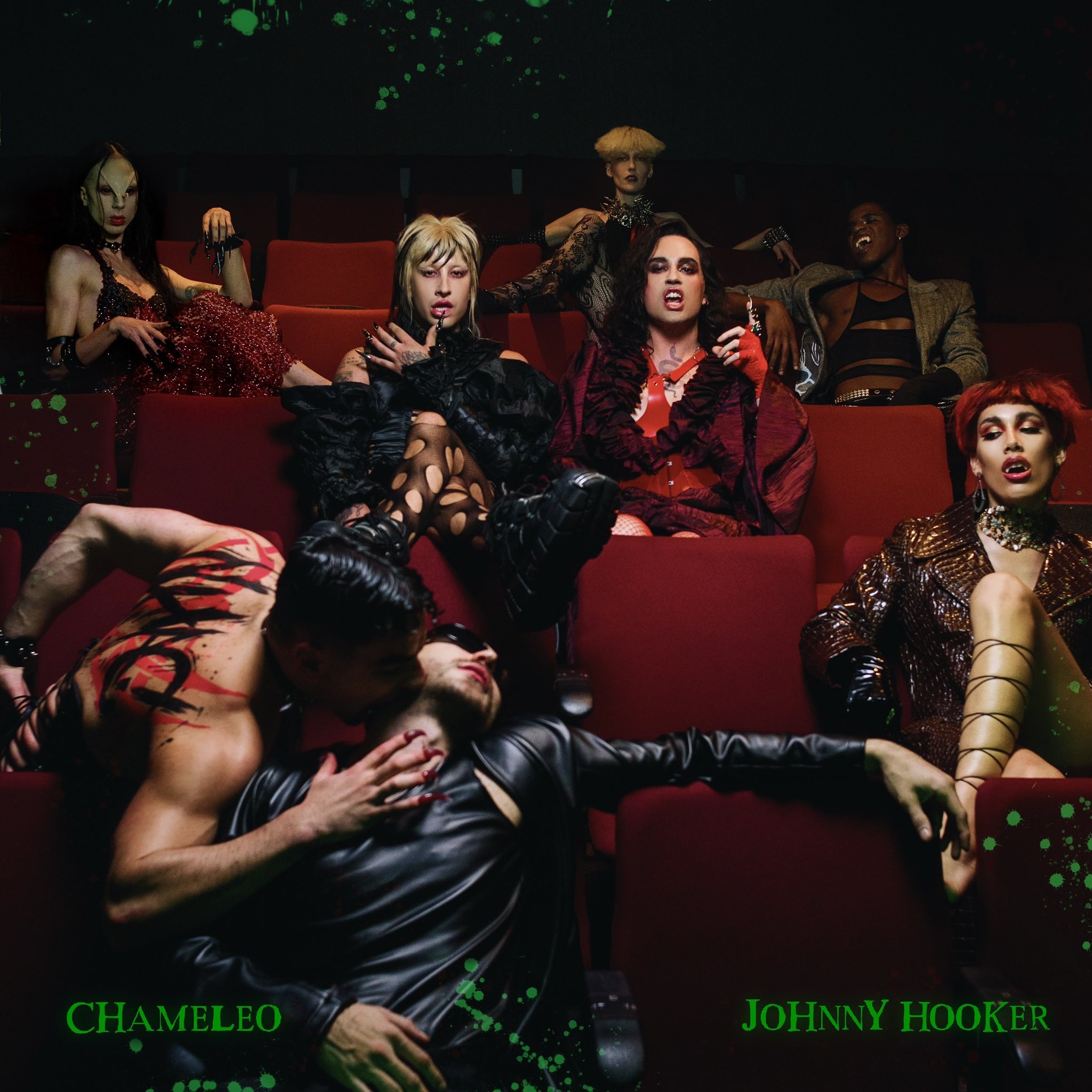 Chameleo promove samba gravado com Johnny Hooker em single e clipe de ar vampiresco