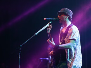 Zeca encerrou a terceira noite do festival (Foto: Jonathan Lins/G1)