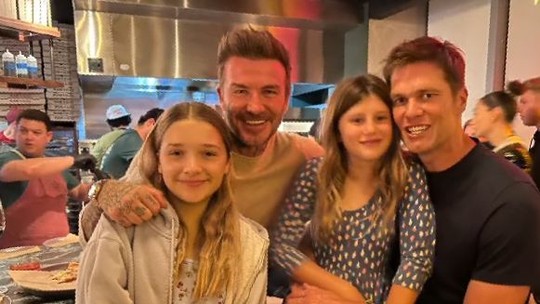Tom Brady e David Beckham desfrutam de uma noite de pizza em família em Miami