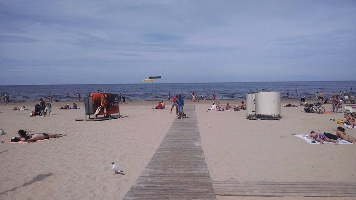 Tem praia na Letônia: conheça Jurmala, cidade no Mar Báltico onde letões jogam vôlei e ditadores soviéticos passavam férias