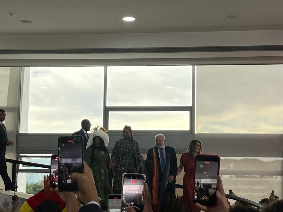 Com presen&ccedil;a de Lula, S&ocirc;nia Guajajara assume Minist&eacute;rio dos Povos Ind&iacute;genas em cerim&ocirc;nia no Planalto &mdash; Foto: Pedro Henrique Gomes/g1