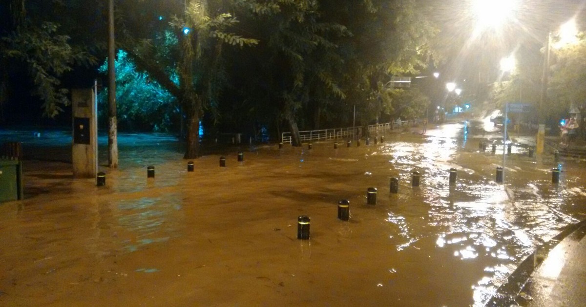 Tempestade em Colniza faz rio transbordar e alagar zona rural