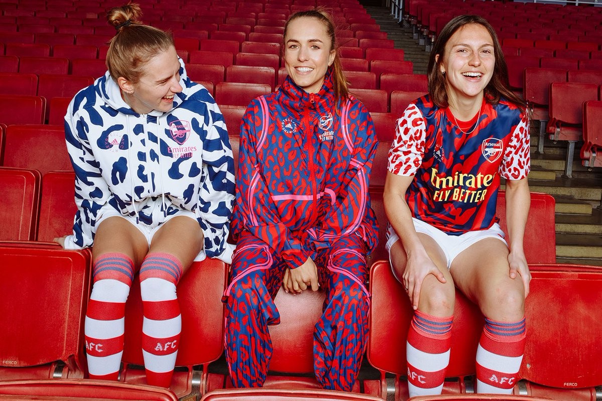 Arsenal feminino e Adidas lançam uniforme em colaboração com Stella McCartney (Foto: Divulgação)