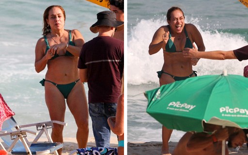 Cissa Guimarães aproveita dia de praia no Rio