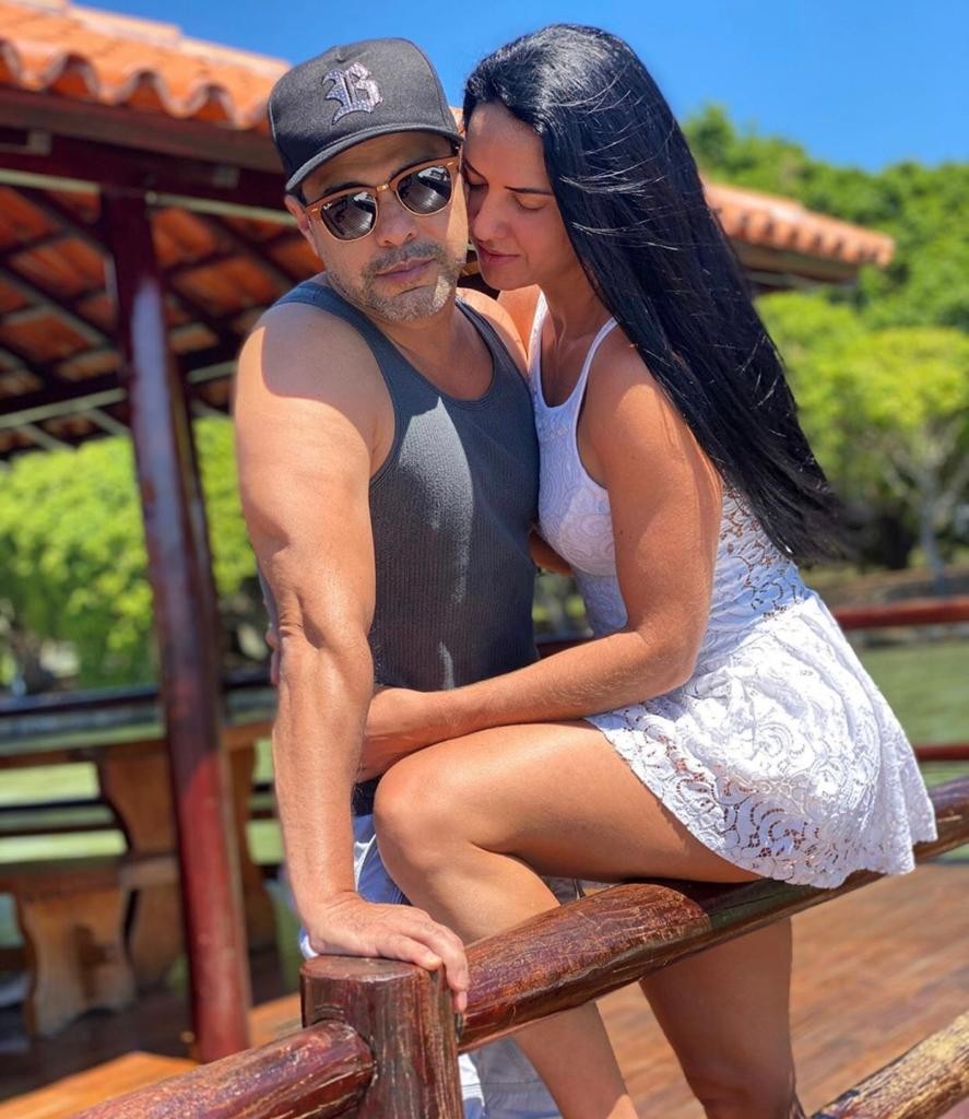 Zezé Di Camargo posta foto com Graciele Lacerda: "Adão e Eva no paraíso" -  Quem | QUEM News