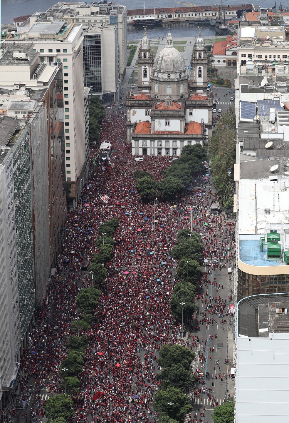 Festa da torcida do Flamengo no Centro — Foto: Sergio Moraes/Reuters