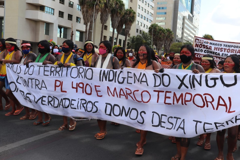 Indígenas protestam em Brasília contra marco temporal para demarcação de terras — Foto: Carolina Cruz/G1