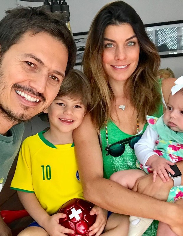Joana Balaguer com Paulo Palha e os filhos, Martin e Gaia (Foto: Reprodução/Instagram)