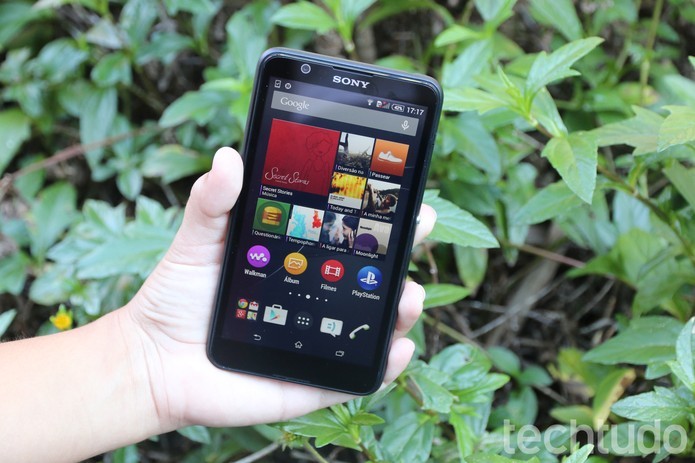 Sony Xperia E4 vem equipado com tela de 5 polegadas (Foto: Luana Marfim\TechTudo)