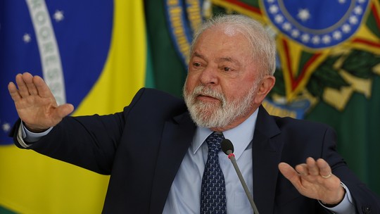 Pesquisa Ipec: Lula supera Bolsonaro na aprovação e perde para seus mandatos anteriores; veja os números