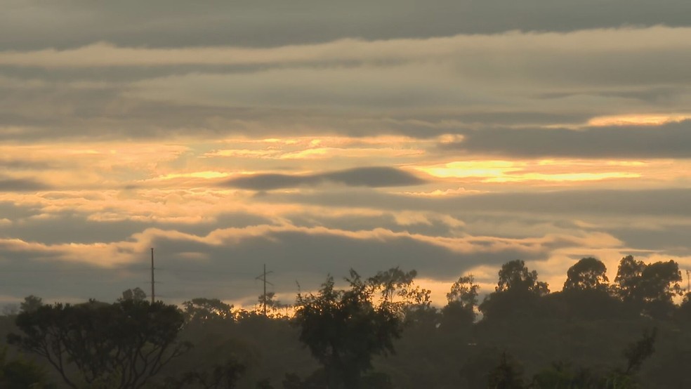 Céu de Brasília na manhã desta segunda-feira (8) — Foto: TV Globo/Reprodução