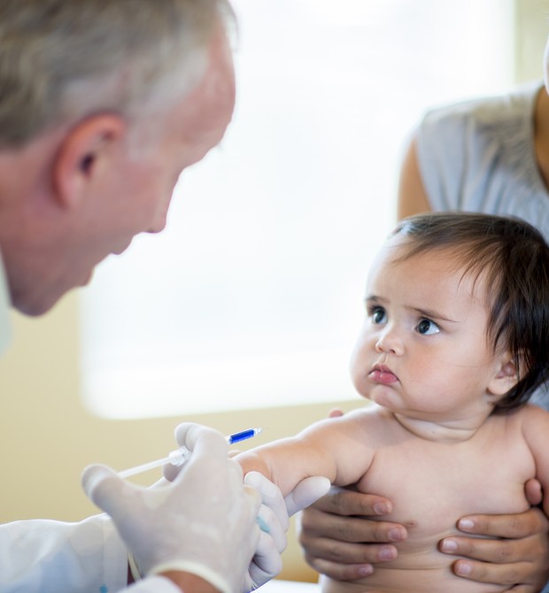Vacina da gripe dá reação em bebê? (Foto: Getty Images)