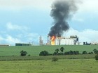Tanque de álcool pega fogo após ser atingido por raio em usina de Goiás
