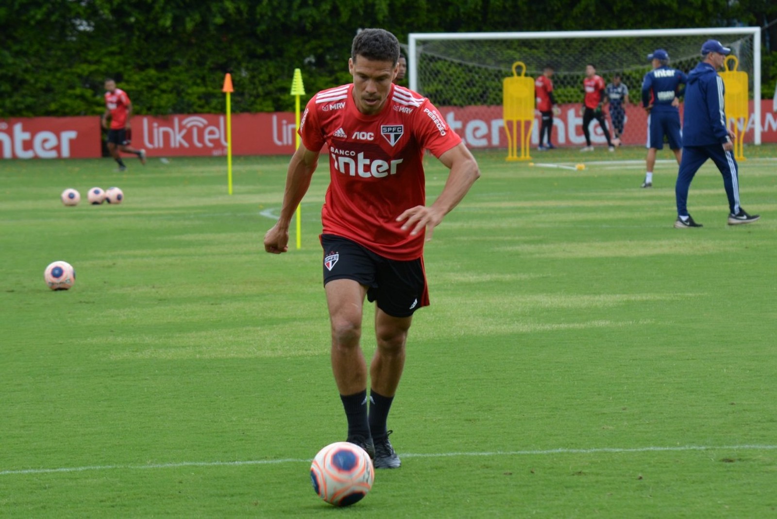 Elenco aprimora armação de jogo e completa 10º dia de pré-temporada