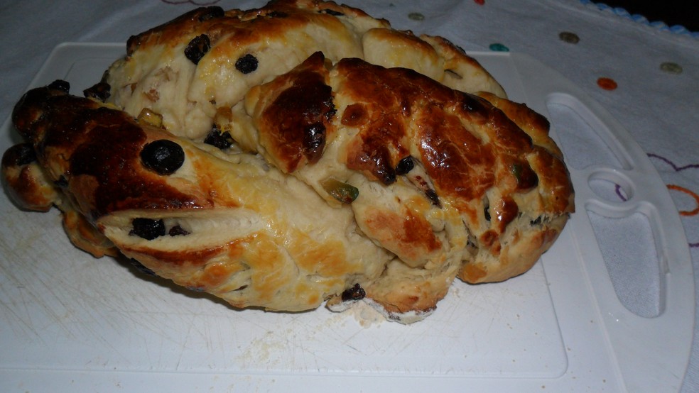 Trança De Pão Com Frutas Cristalizadas E Uva Passas