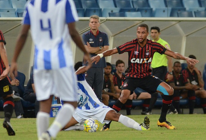 Diego, Alan Patrick e Hernani. Escolha o gol mais bonito da rodada de quarta