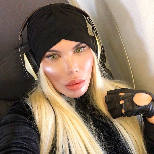 Ken Humano Aparece De Cabelos Longos E Visual Feminino Barbie Vogue Celebridade