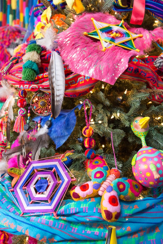 Elementos da cultura mexicana compõem árvore de Natal colorida (Foto: Clément Chevelt)