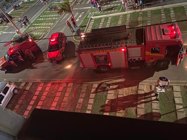 Bombeiros foram acionados para conter o incêndio — Foto: CBM/MT