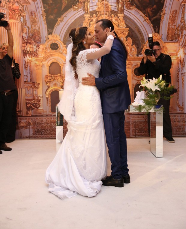 Frank Aguiar e Carol Santos se casam  (Foto: Deividi Correa / AgNews)