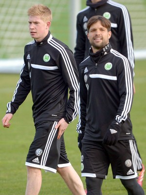 Kevin de Bruyne e Diego Wolfsburg (Foto: EFE)