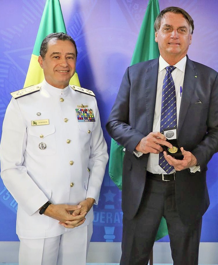 Almirante Garnier não deve escapar de punição militar, avaliam oficiais