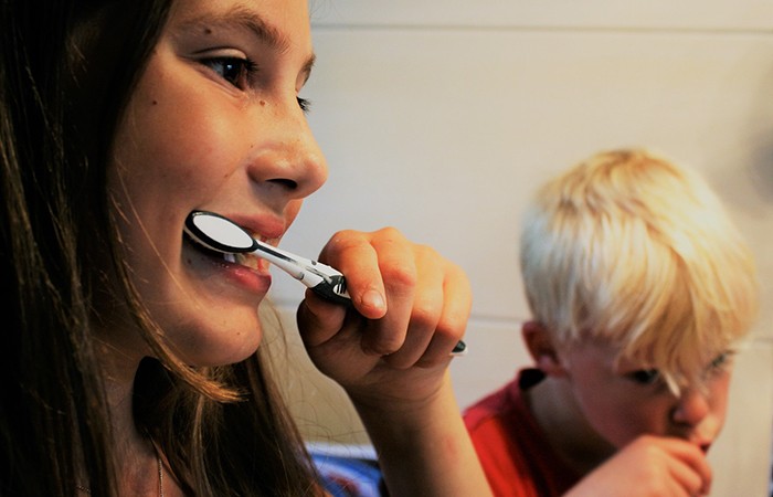 Escovar os dentes faz muito bem para o coração também (Foto: Pixabay)