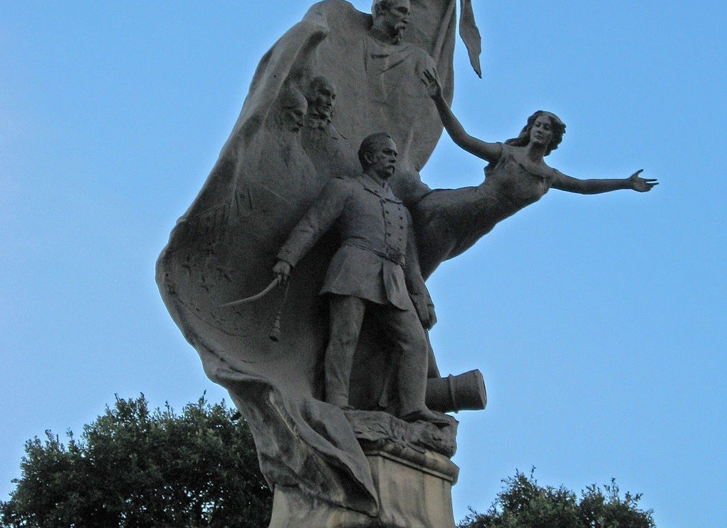 Monumento ao Marechal Floriano Peixoto na Cinelândia, bairro da cidade do Rio de Janeiro (Foto: Halley Pacheco de Oliveira/Wikimedia Commons)