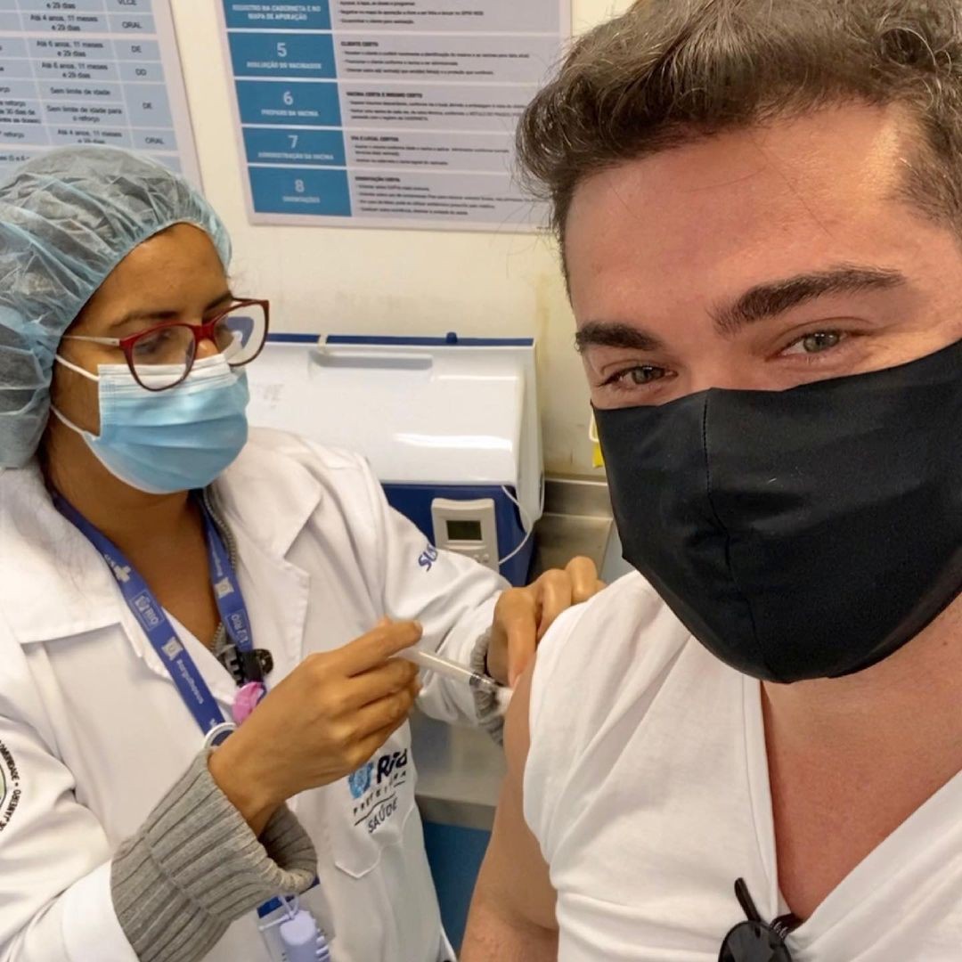 Sidney Sampaio é vacinado contra a Covid-19 (Foto: Reprodução/Instagram)