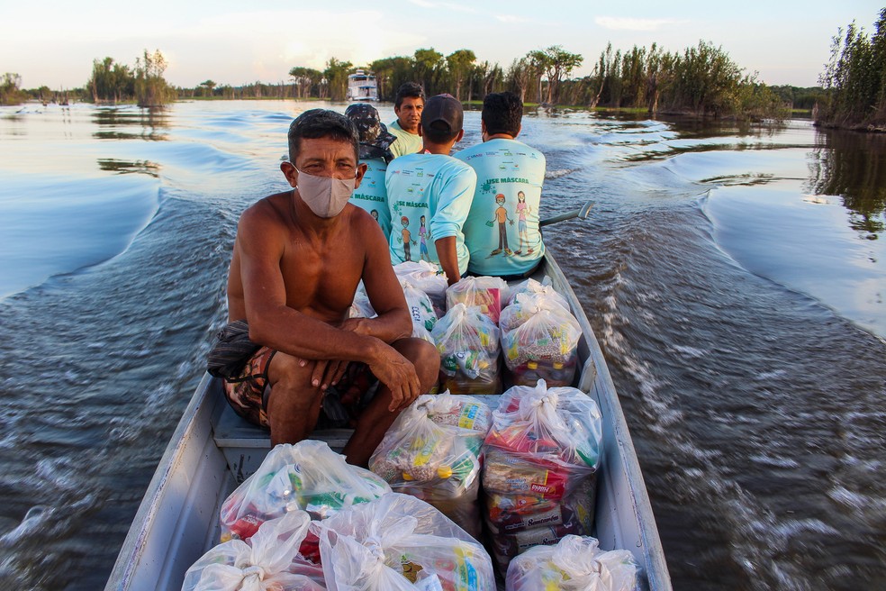 Cestas básicas são levadas a comunidades de Juruti, no PA — Foto: IJUS/Divulgação
