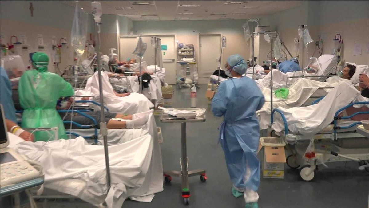 'Não é como uma gripe, é uma pneumonia muito severa', dizem médicos de hospital na Itália