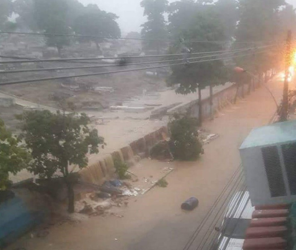 A forte chuva causou estragos no município de Duque de Caxias, na Baixada (Foto: Reprodução/ Portal O Caxiense)