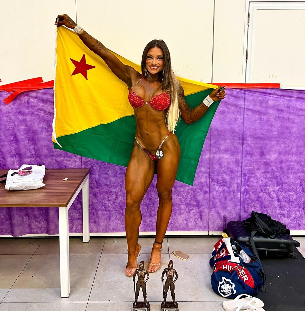 Acreana Paula Moura é campeã em duas categorias do Amazonas Classic Expo Fitness Norte, em Manauas — Foto: Arquivo pessoal/Paula Moura