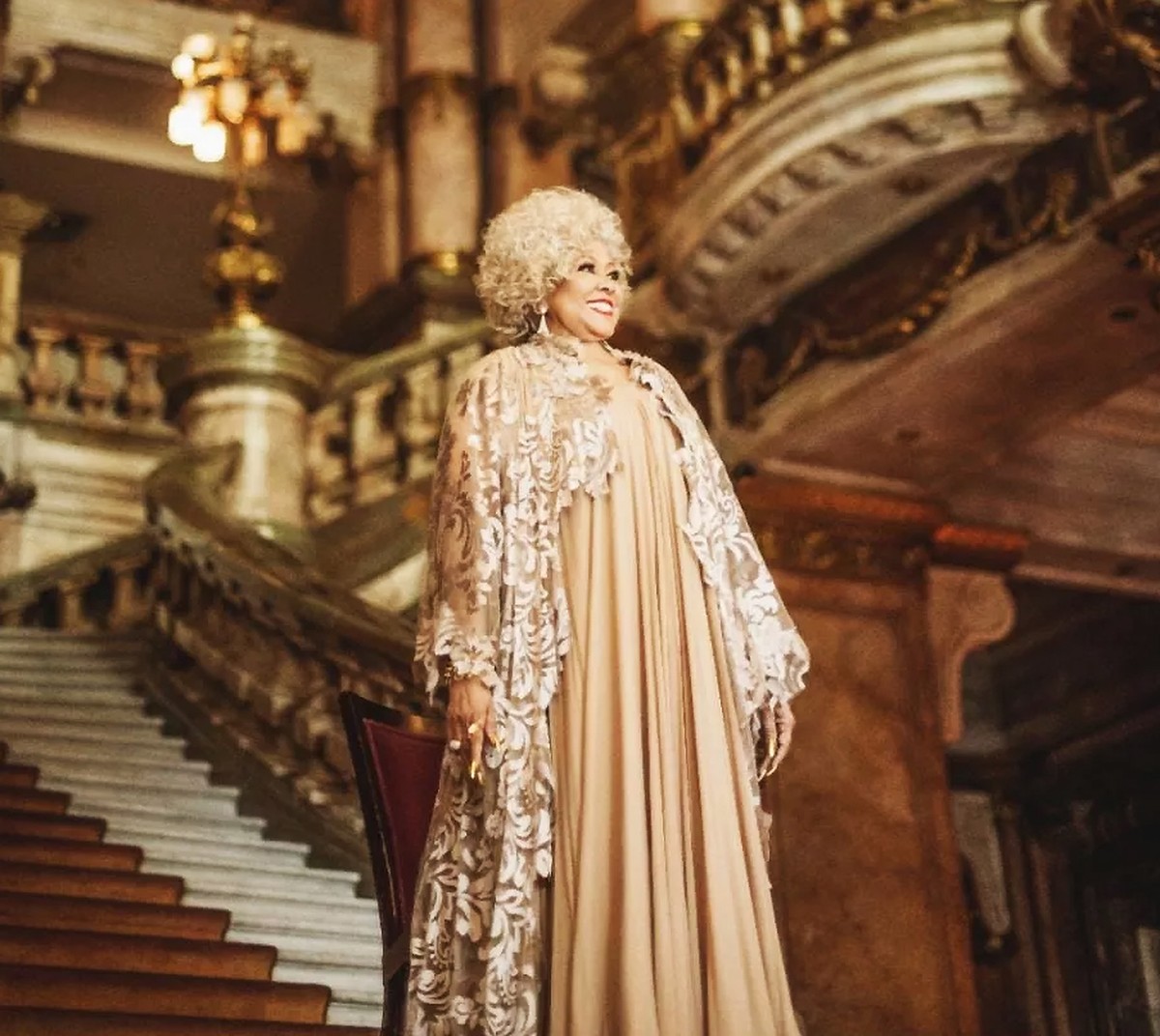 Alcione grava display no Theatro Municipal do Rio de Janeiro para comemorar 50 anos de disco |  Weblog do Mauro Ferreira