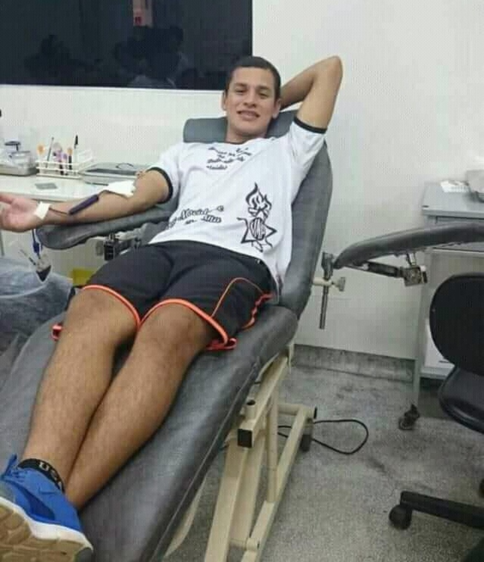 Jovens da Igreja Presbiteriana do Brasil formaram grupo para ajudar pessoas que precisam de doações de sangue (Foto: Divulgação/Salvos pelo Sangue)