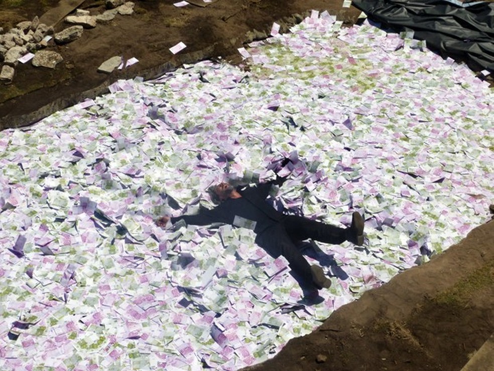 Império': cena de José Alfredo 'nadando' em dinheiro teve mais de 300 mil  notas cenográficas; Saiba tudo! | Império | Gshow