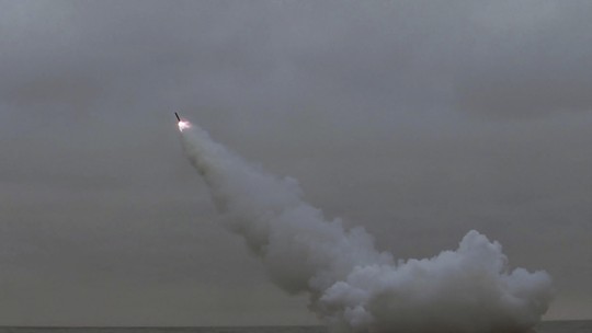 Coreia do Norte dispara míssil balístico 'não identificado' no Mar do Japão